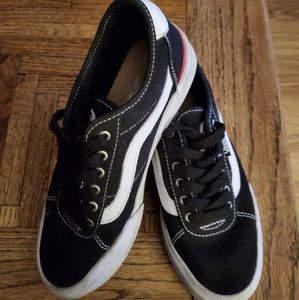 Van's pro skate tennis shoe size 2